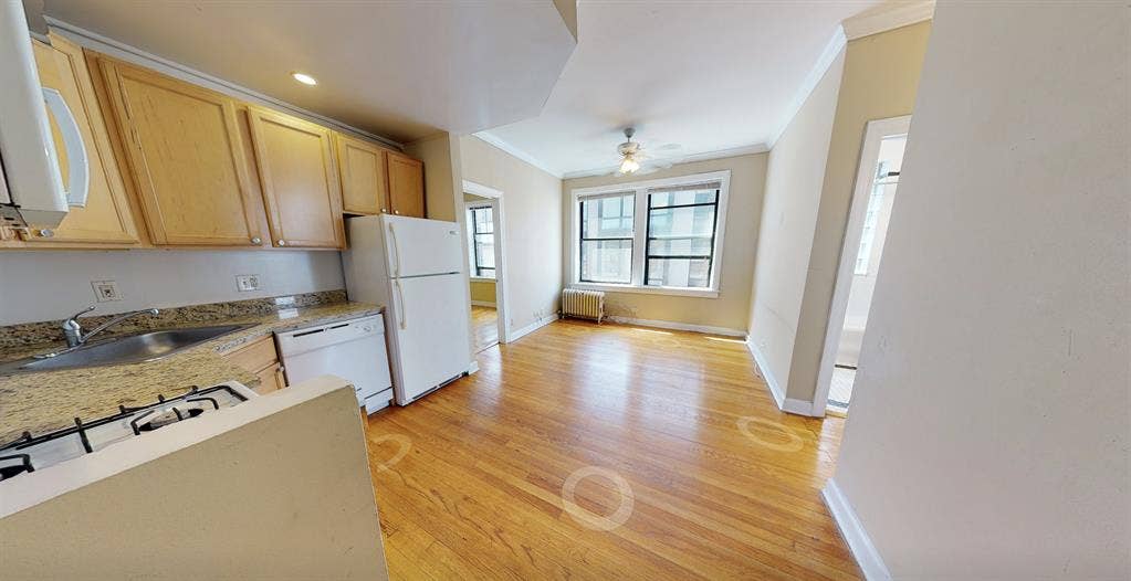 Sublet in East Lakeview!