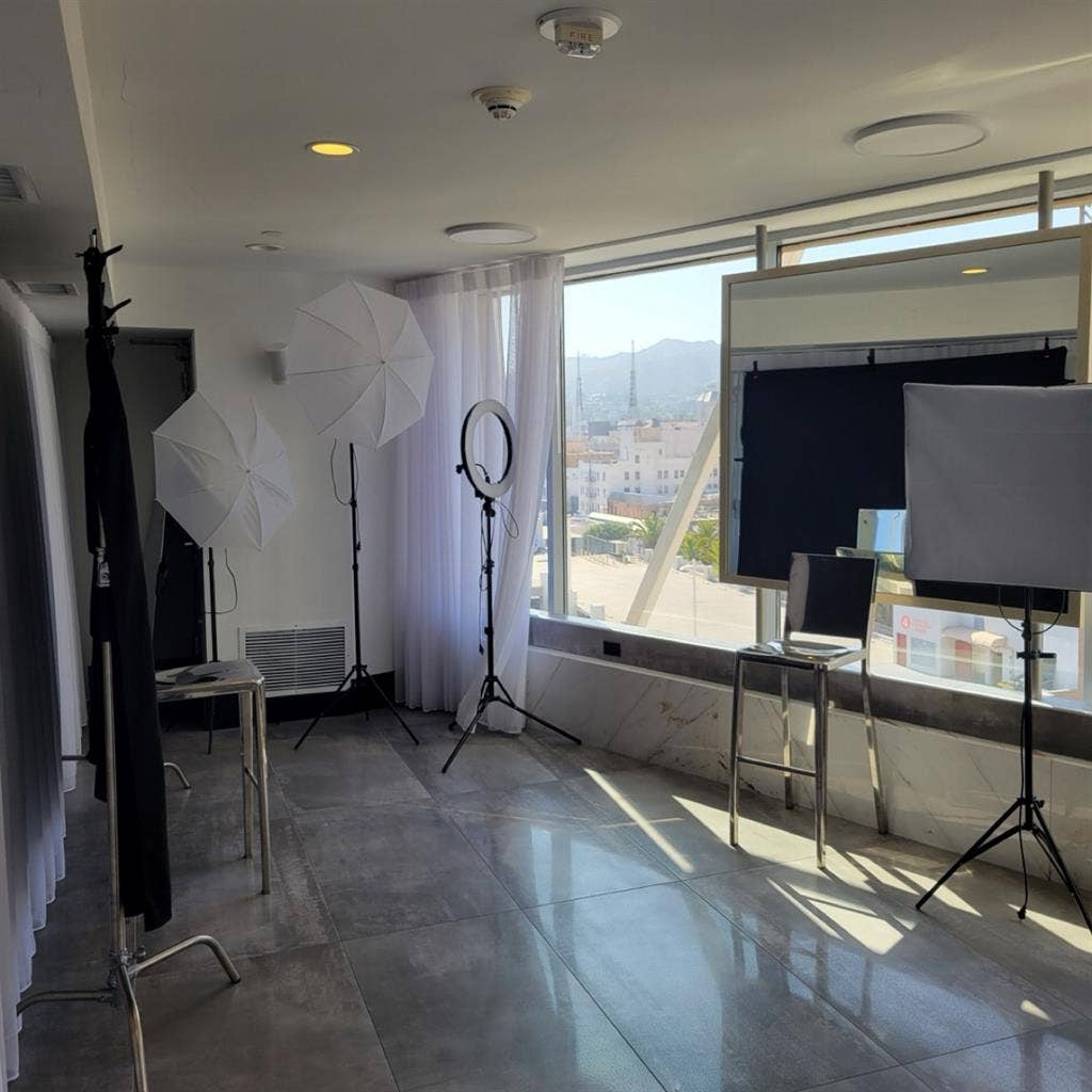 Room for rent in Hollywood