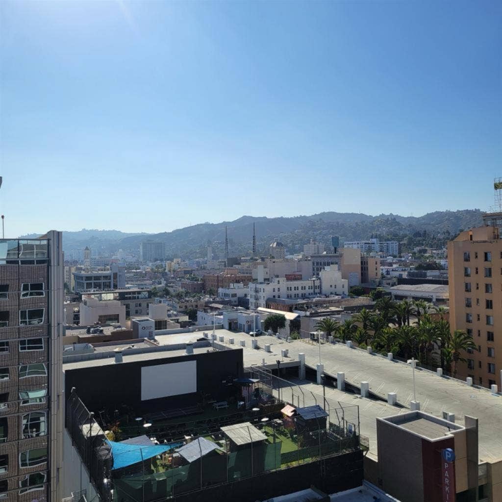 Room for rent in Hollywood