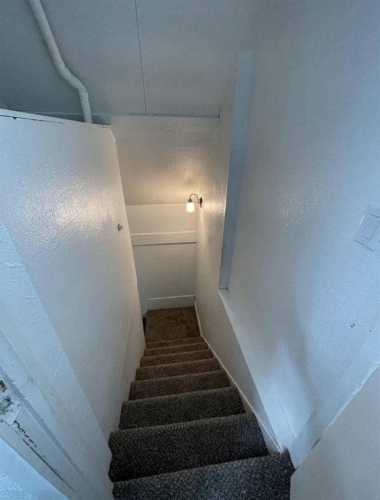 Room for rent in Lease!