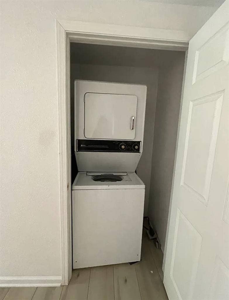 Room for rent in Lease!