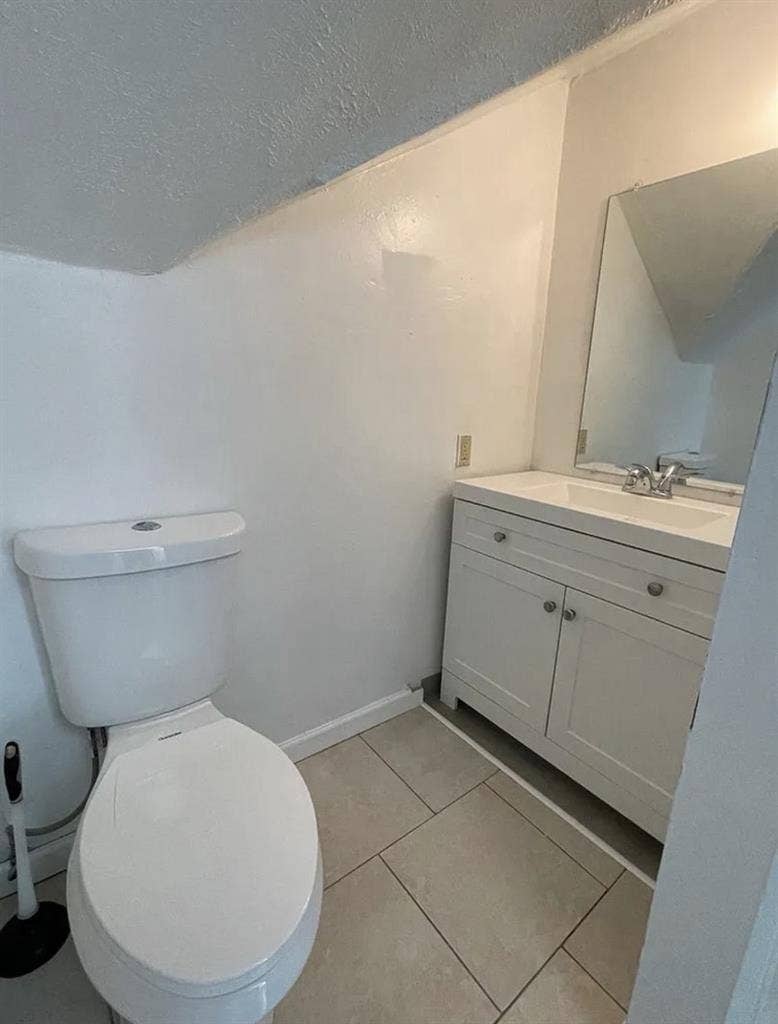Room for rent in Lease!