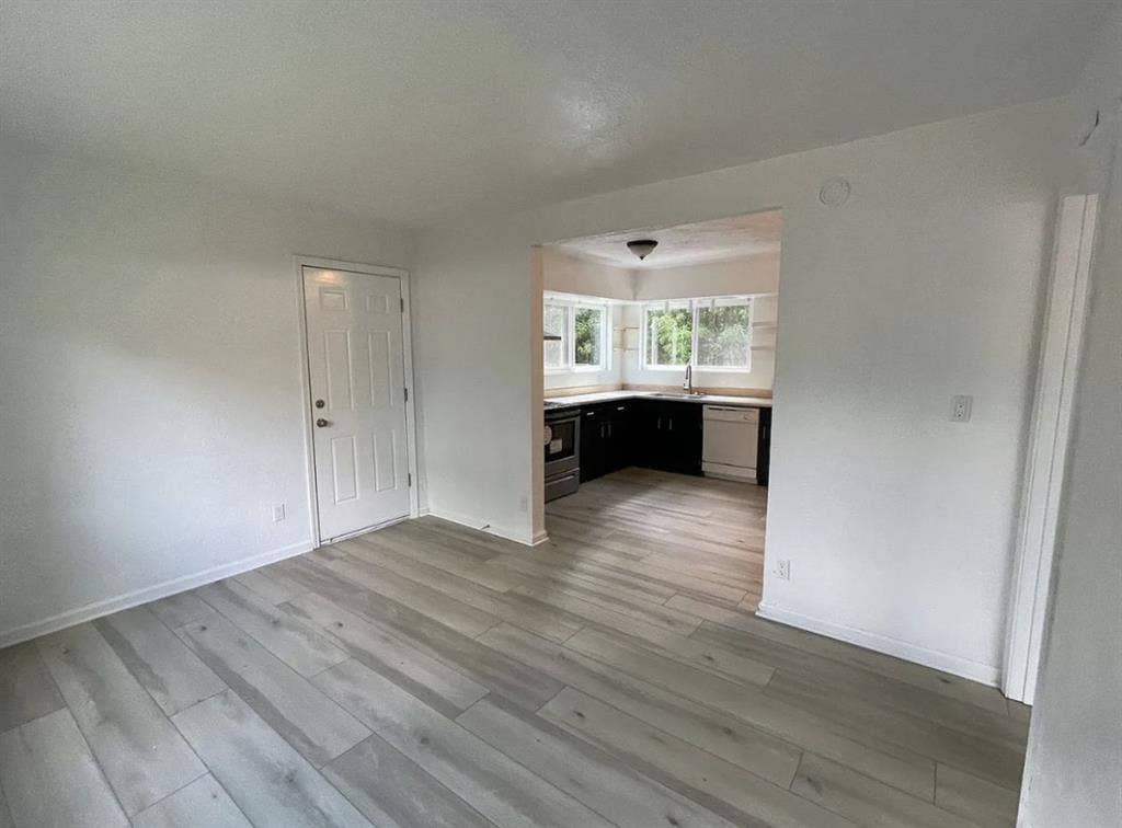 Room for rent in Lease!