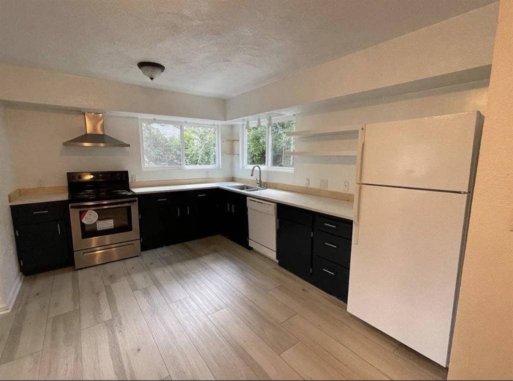 Room for rent in Lease!