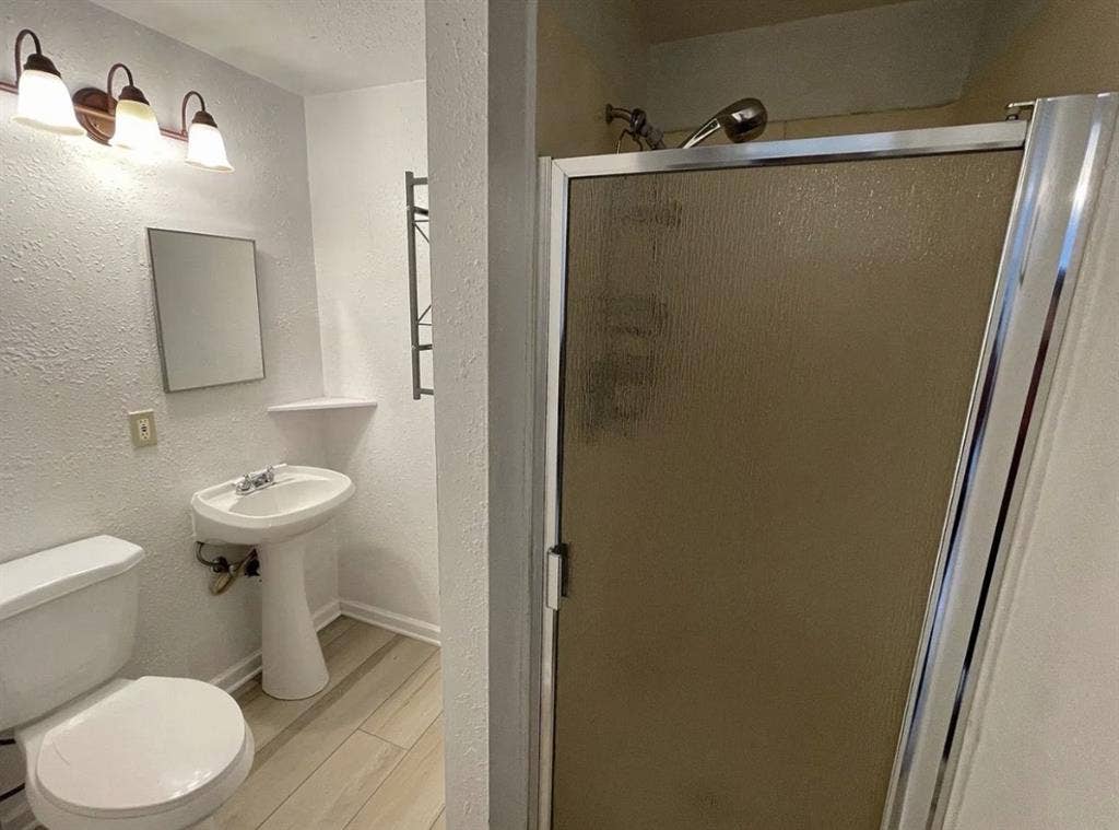 Room for rent in Lease!