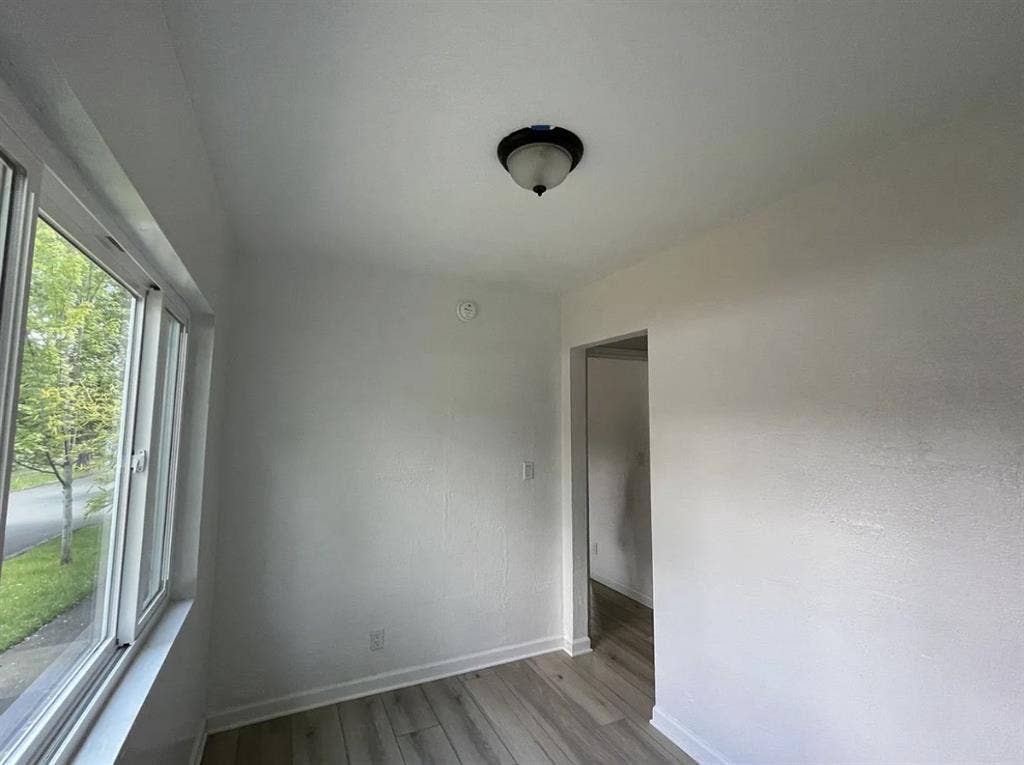 Room for rent in Lease!