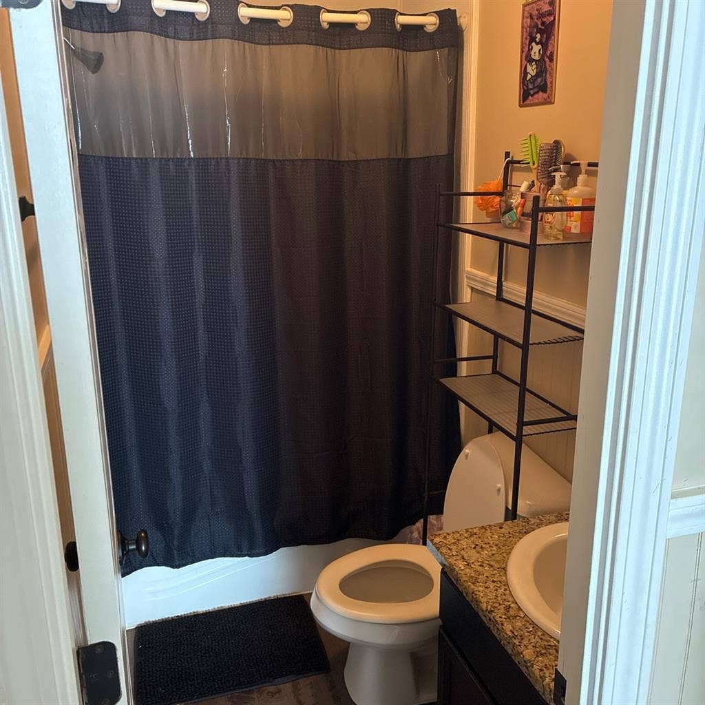 1 BR w Private Bathroom