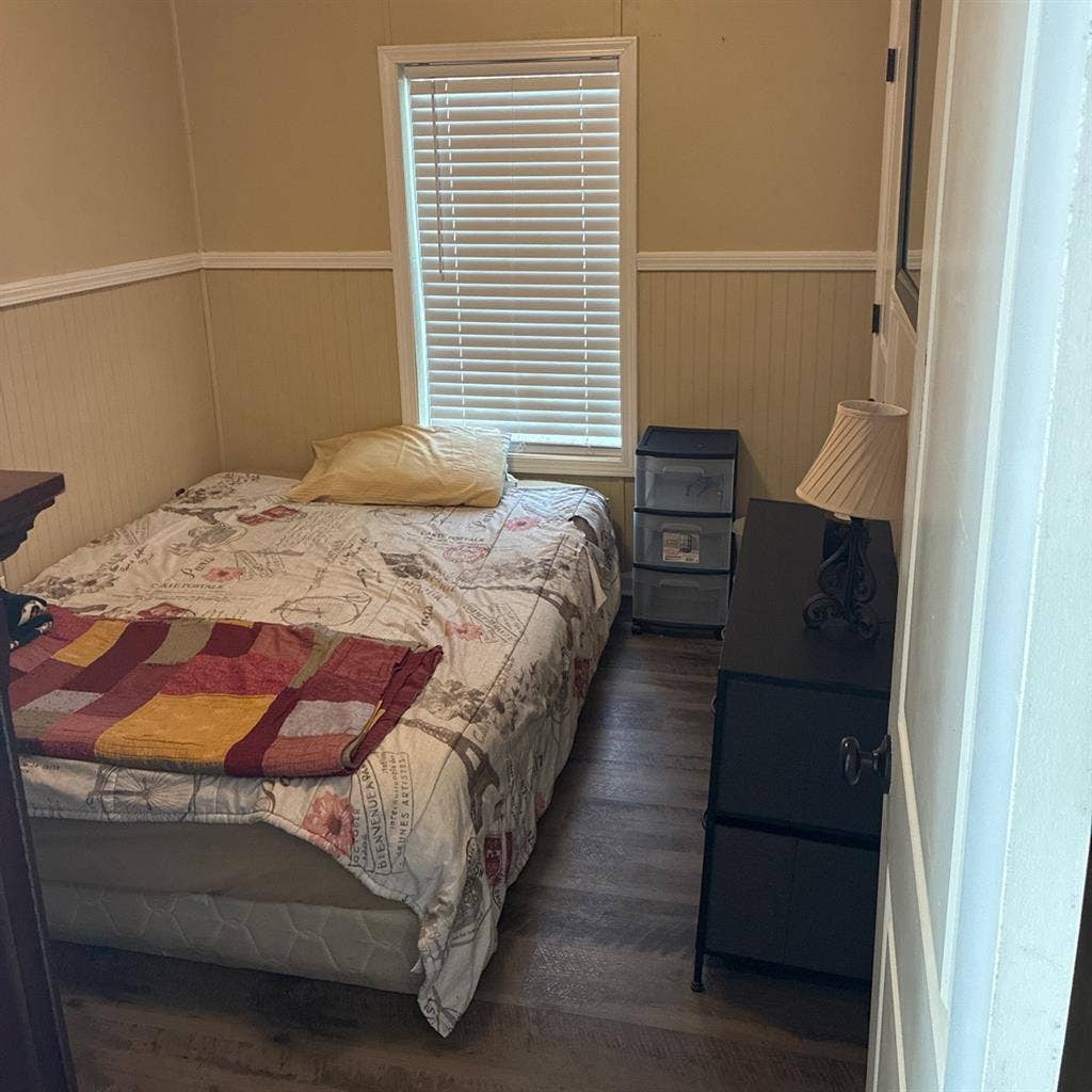1 BR w Private Bathroom