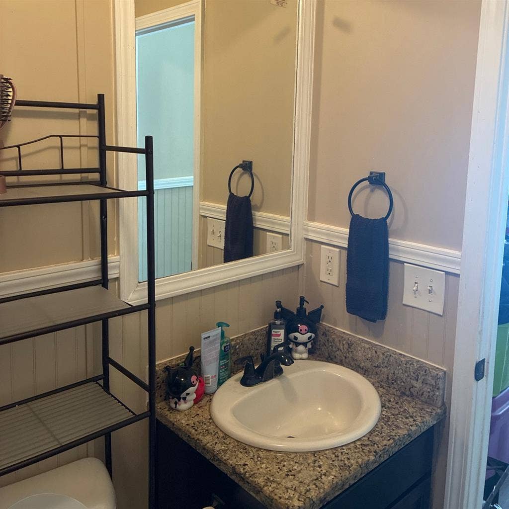 1 BR w Private Bathroom