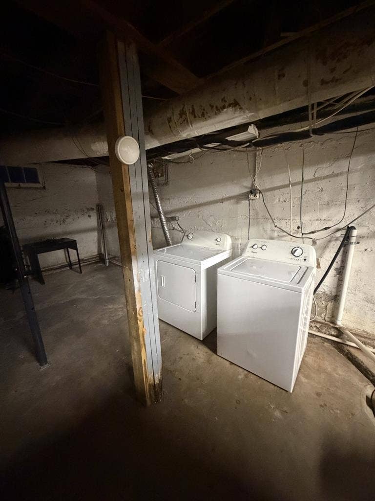 Looking for 2 Roommates