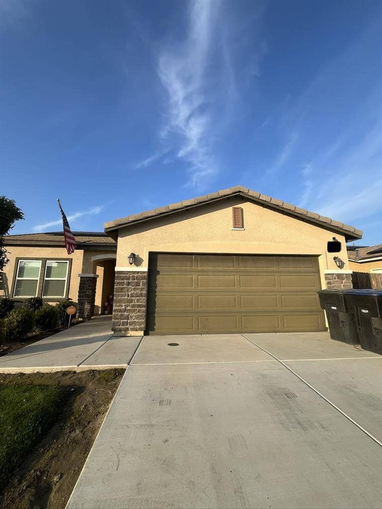 New + Updated home, x 2 Rooms!