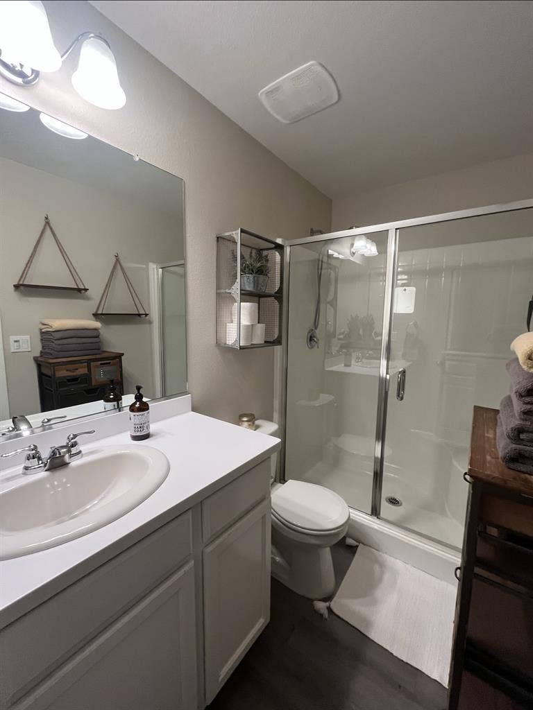 New + Updated home, x 2 Rooms!