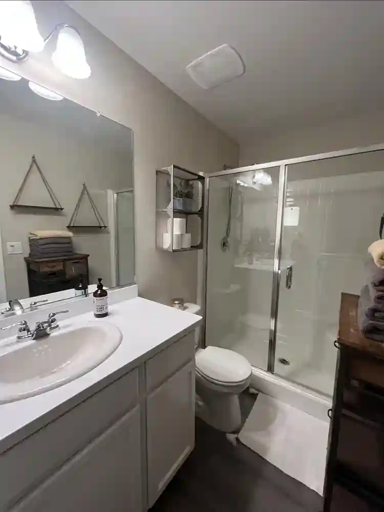 New + Updated home, x 2 Rooms!