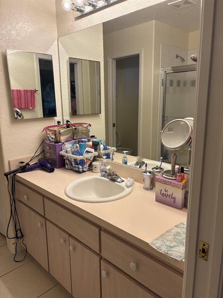 Room available to rent