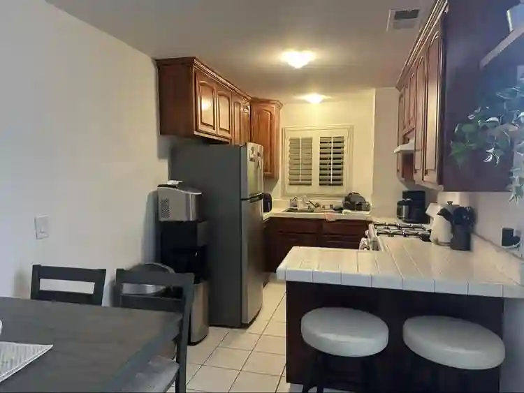 Shared 2 bed 1.5 b room available
