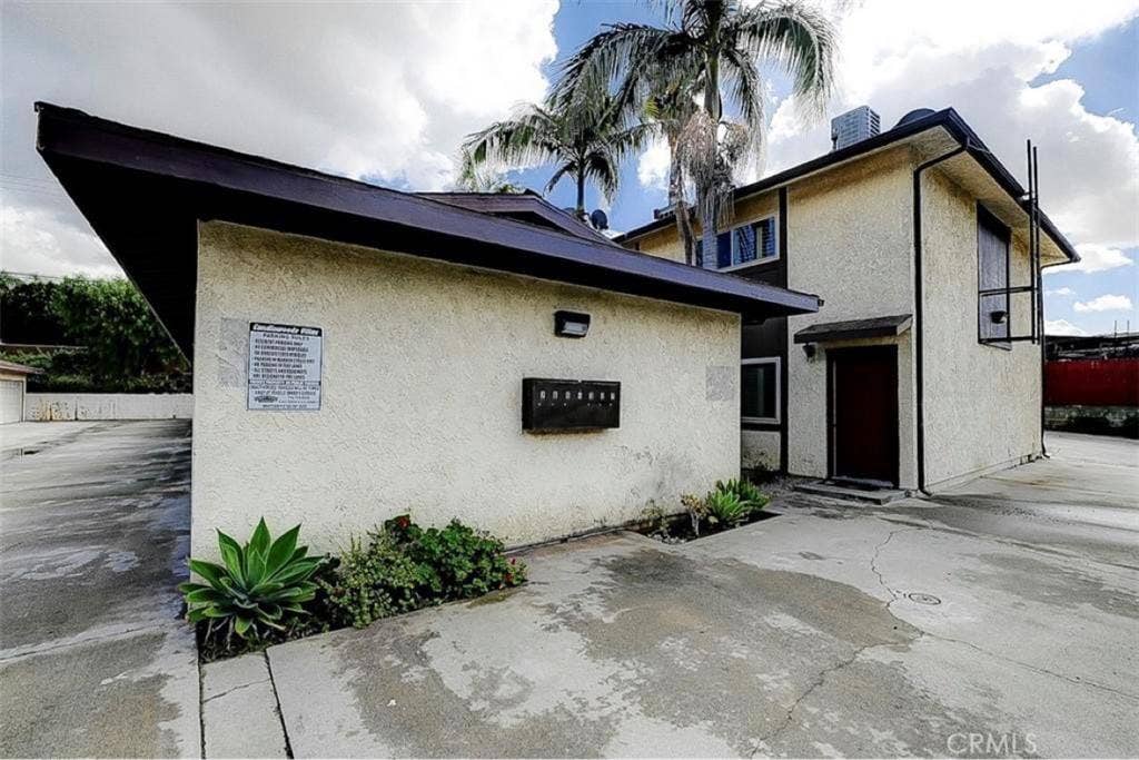 Shared 2 bed 1.5 b room available