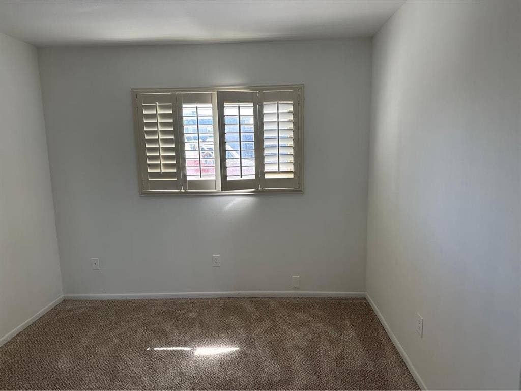 Shared 2 bed 1.5 b room available