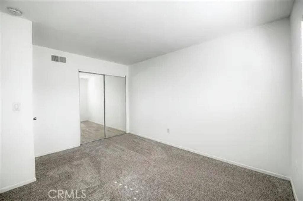 Shared 2 bed 1.5 b room available