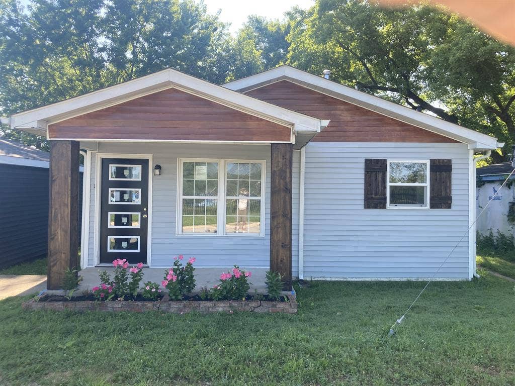 Newly remolded 3/2 in Noblesville.