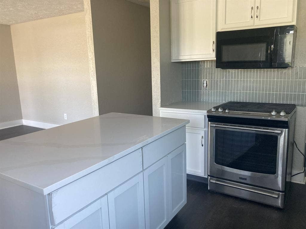 Newly remolded 3/2 in Noblesville.