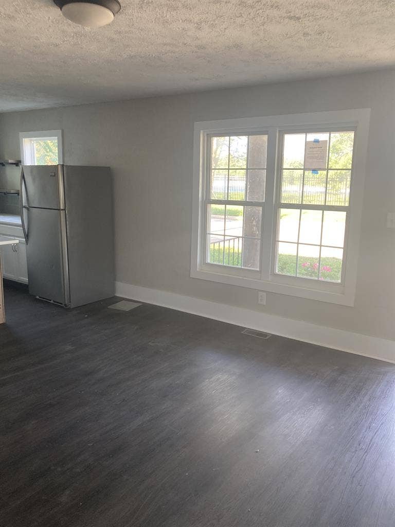 Newly remolded 3/2 in Noblesville.