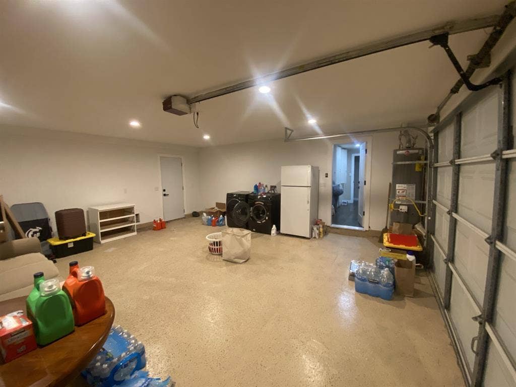 Urgently need Roommates