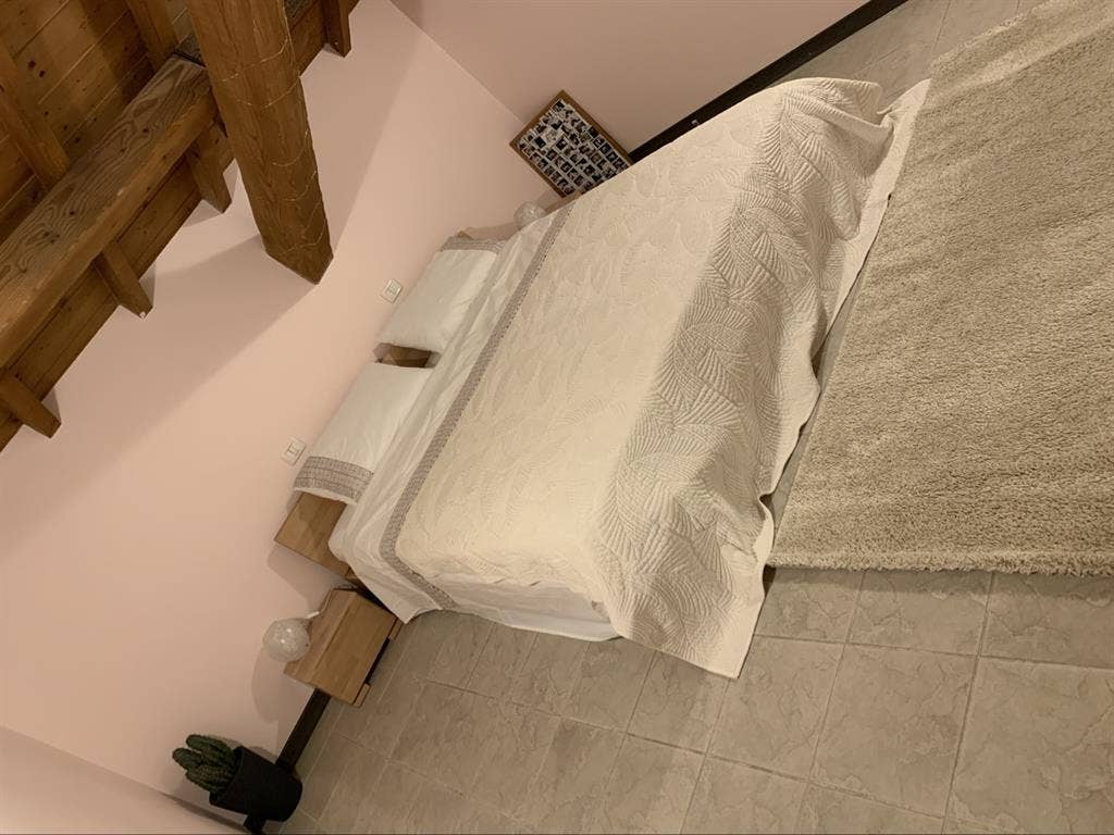 Two-bedroom apartment near Bocconi