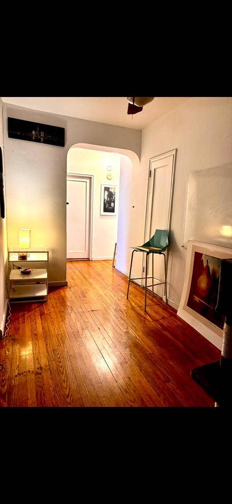 Spacious Bedroom in Bayridge