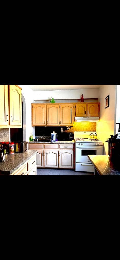 Spacious Bedroom in Bayridge