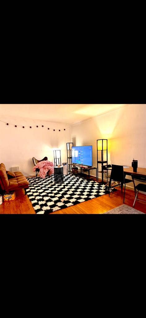 Spacious Bedroom in Bayridge