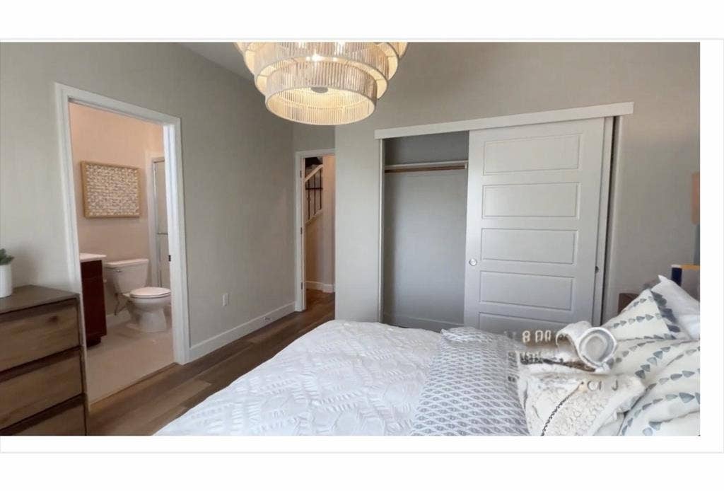 Looking for female tenants