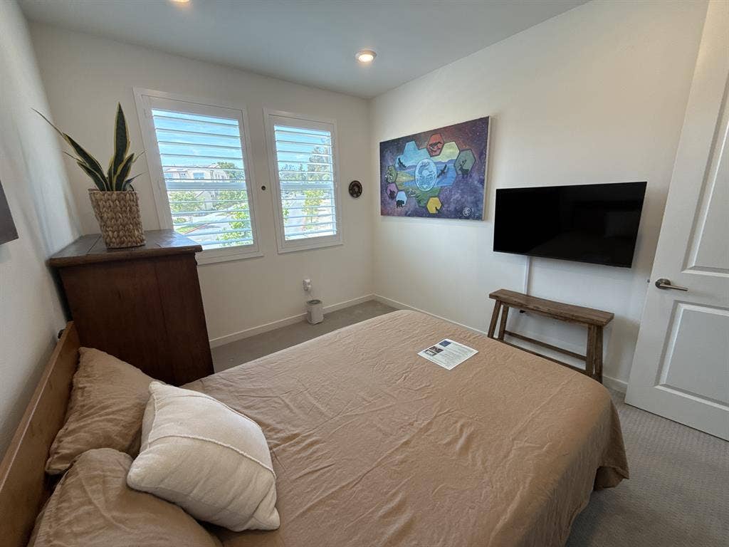 2 Private Room + Bath, New Townhome
