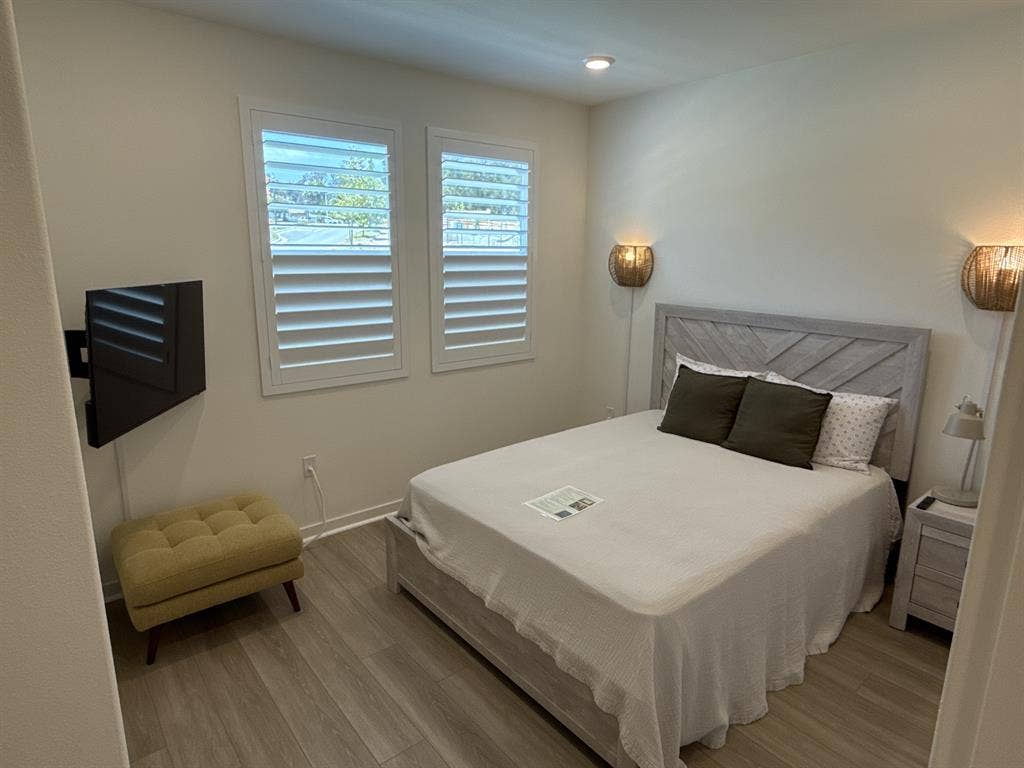 2 Private Room + Bath, New Townhome
