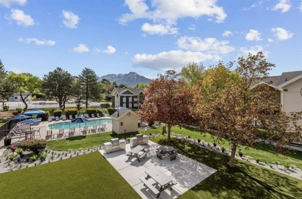 Private room in 2b2ba in Millcreek