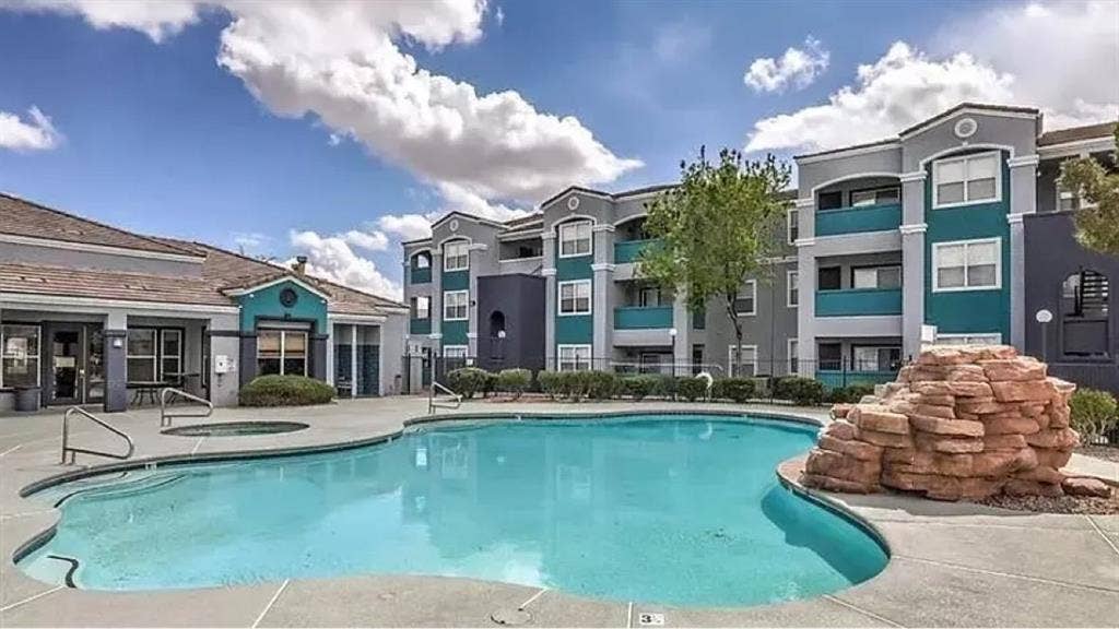 Spacious and well kept condo!
