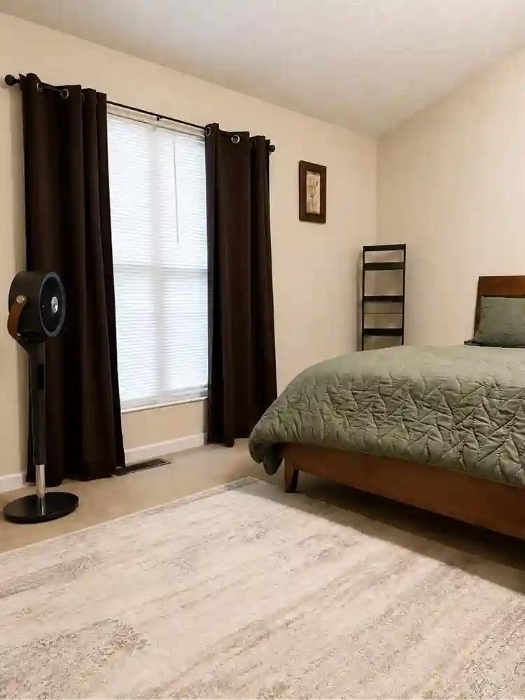 Quiet 🤫 Bedroom with private bath