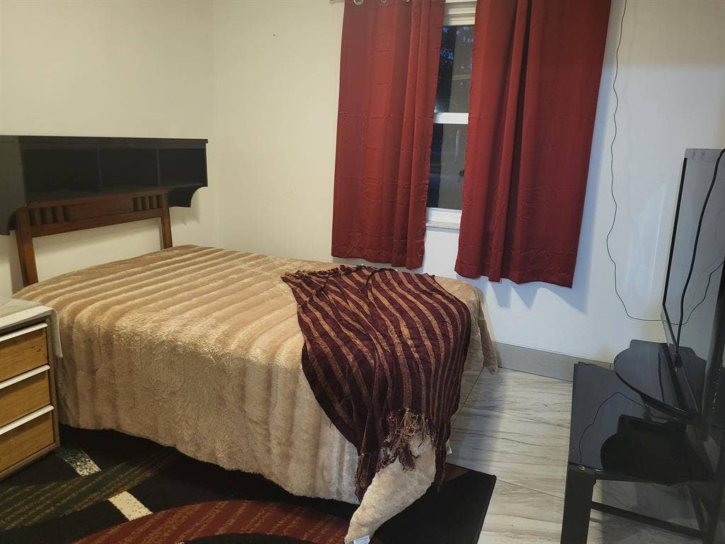 ROOMMATE WANTED