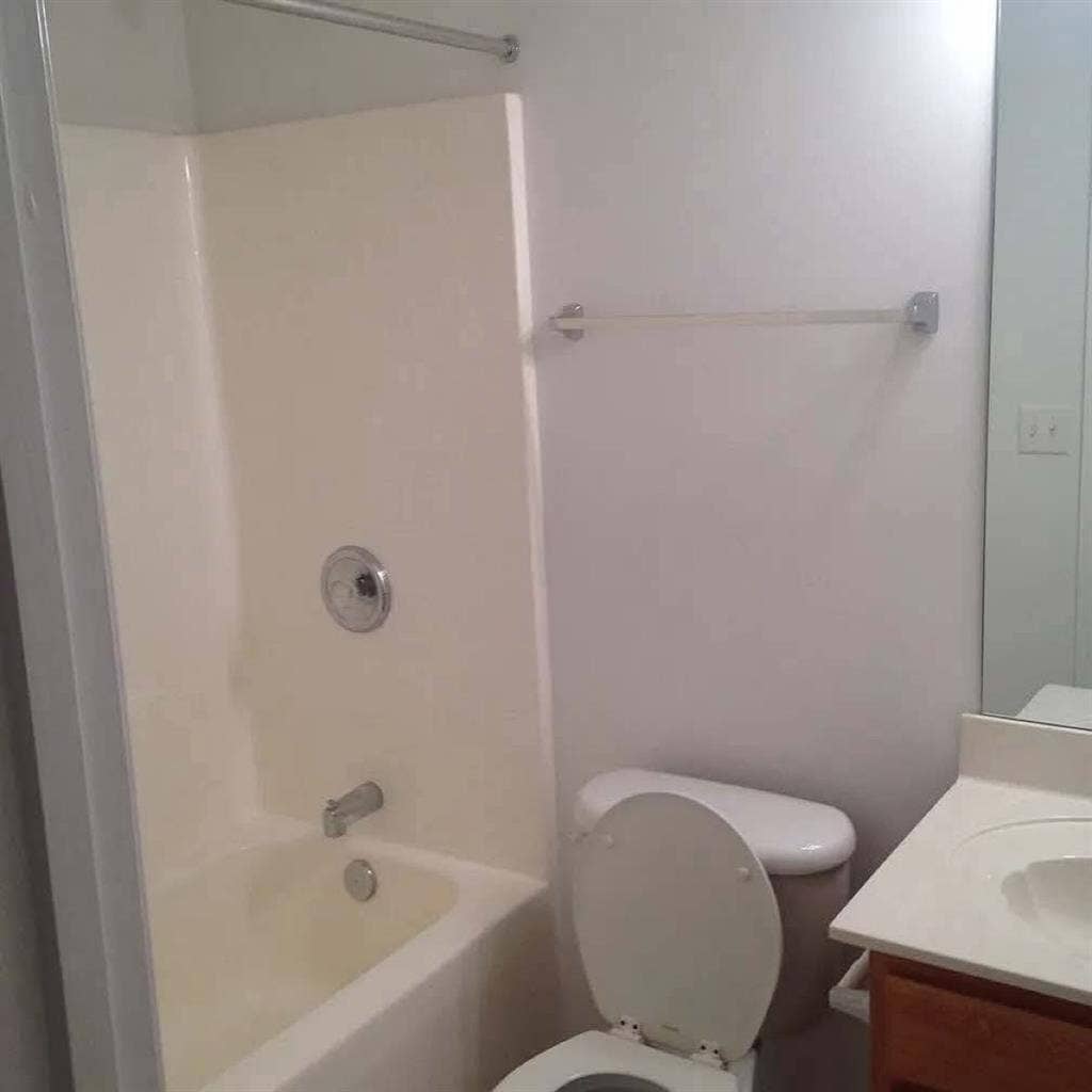 1 bedroom with 1 bathroom for ren