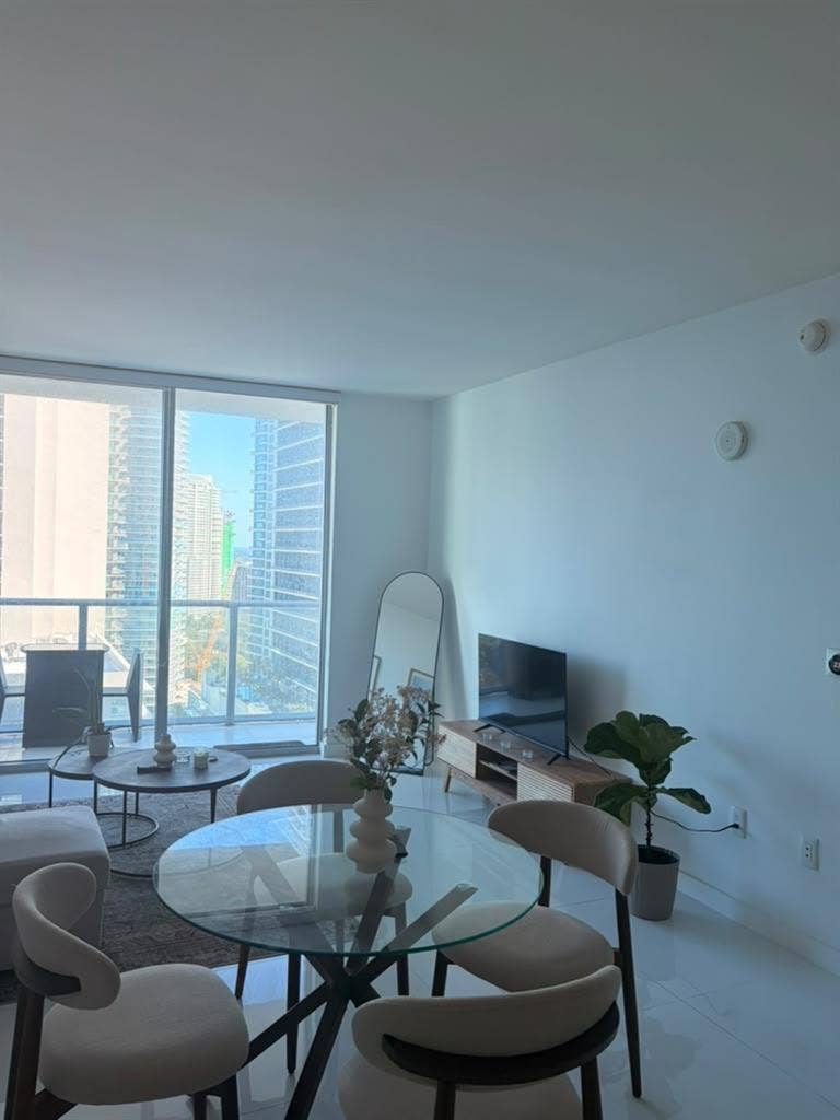 🏡 Looking for a roommate (Brickell
