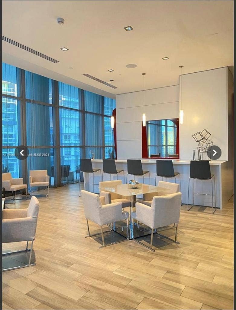🏡 Looking for a roommate (Brickell