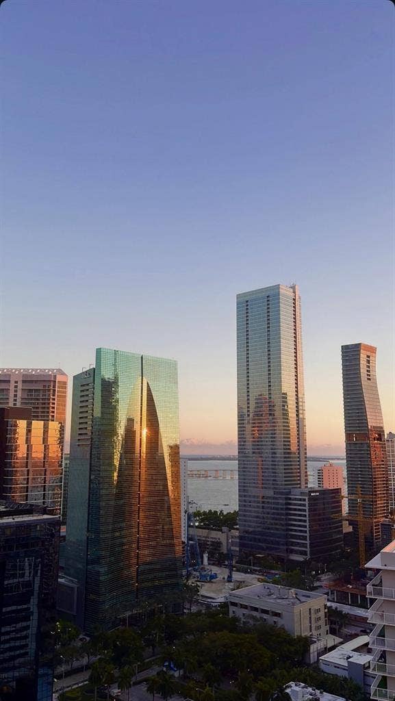 🏡 Looking for a roommate (Brickell