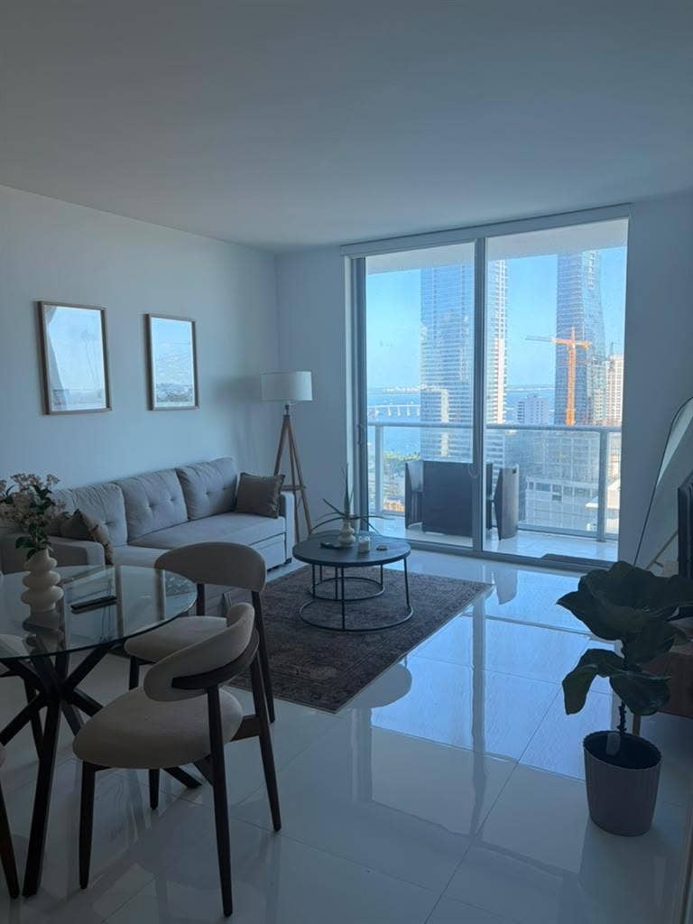 🏡 Looking for a roommate (Brickell