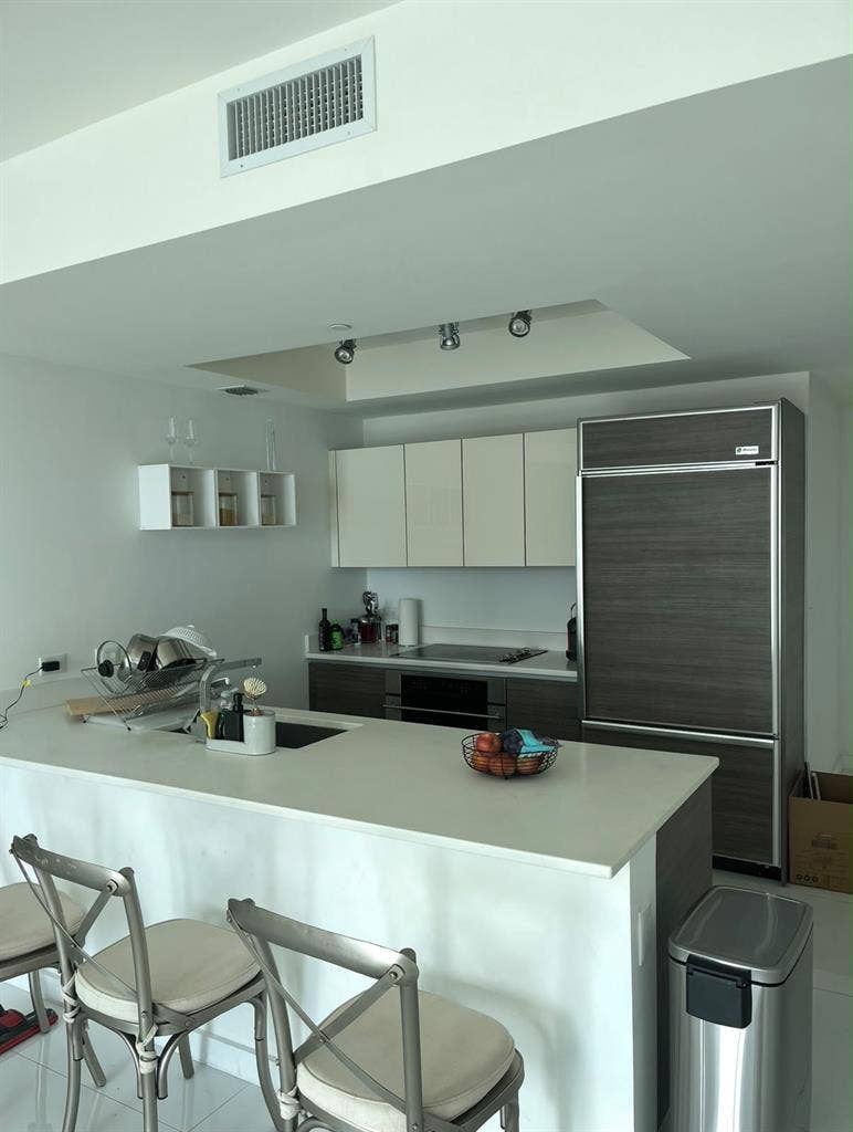 🏡 Looking for a roommate (Brickell