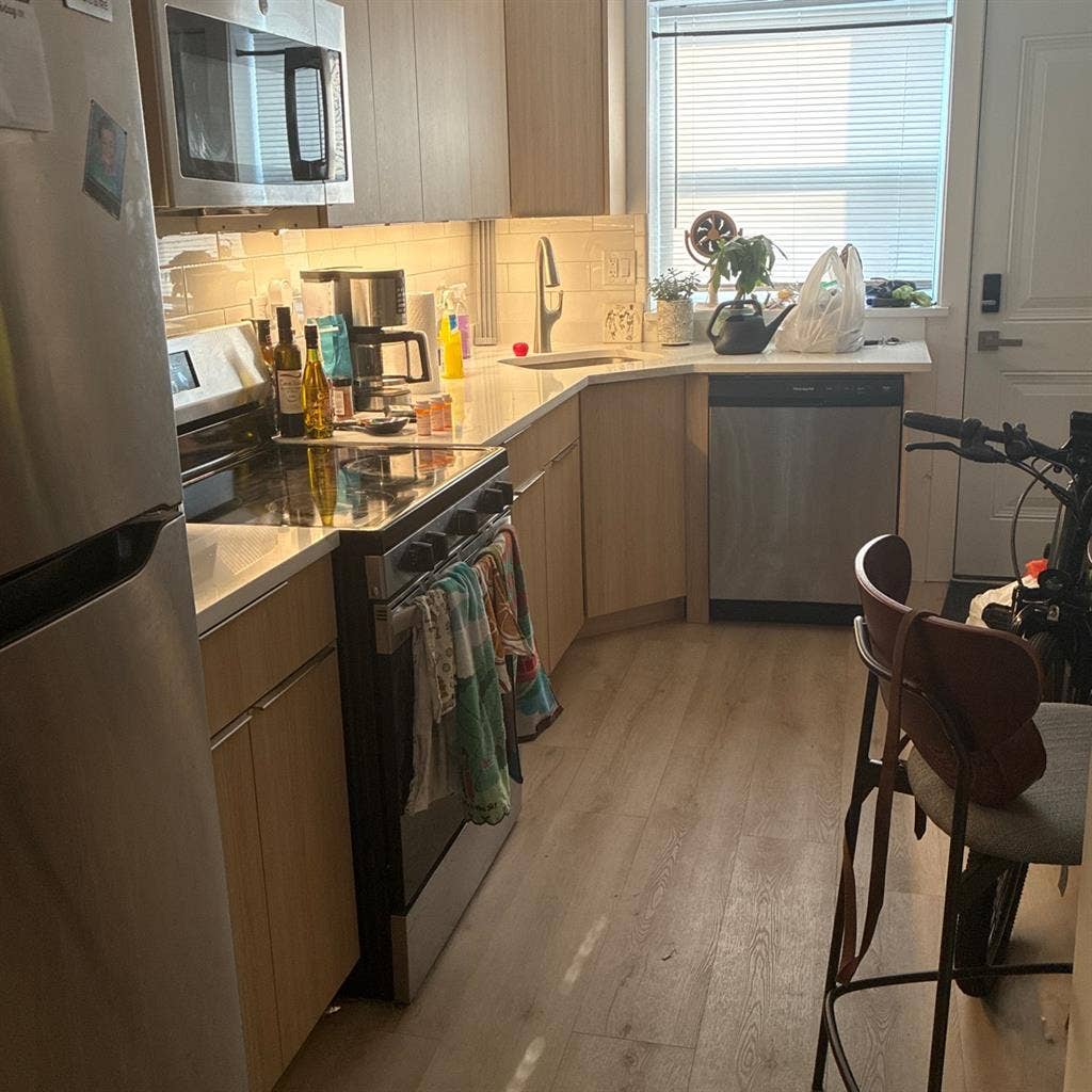 Sublet on Eastlake Terrace