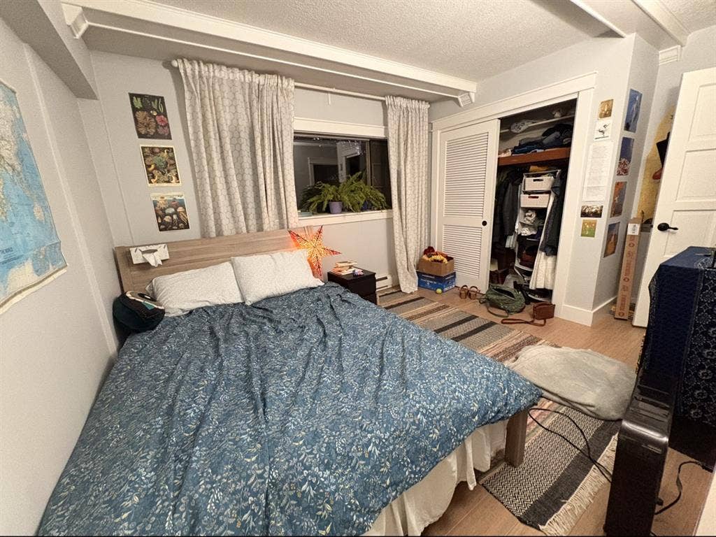 Room in Goose Hollow 2b2b Apartment