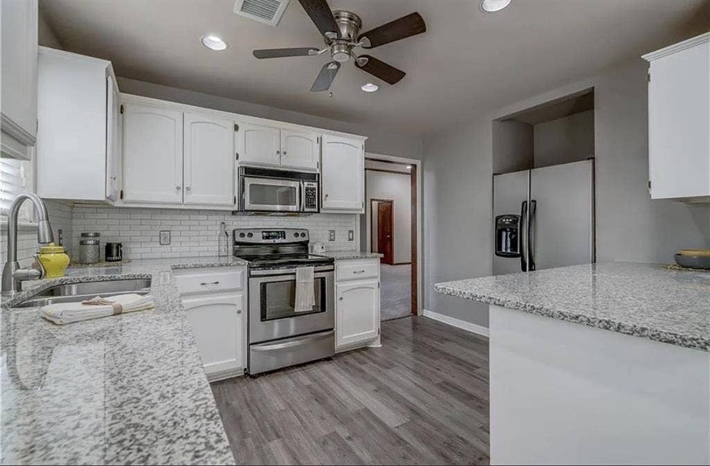 Looking for third roommate