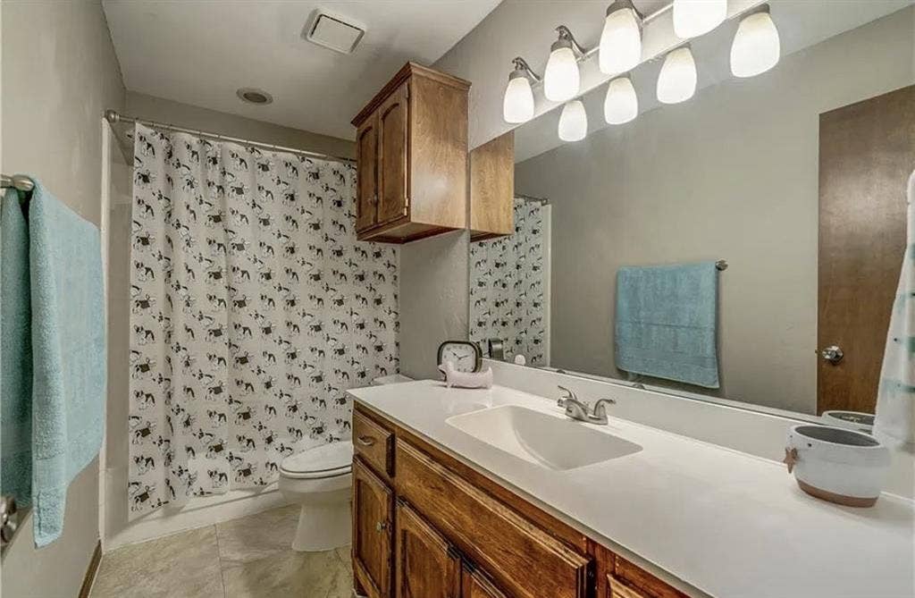 Looking for third roommate