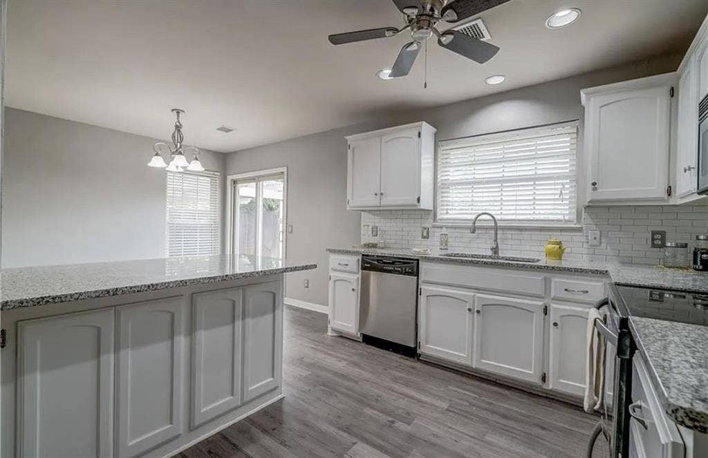 Looking for third roommate