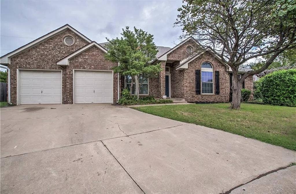 Looking for third roommate