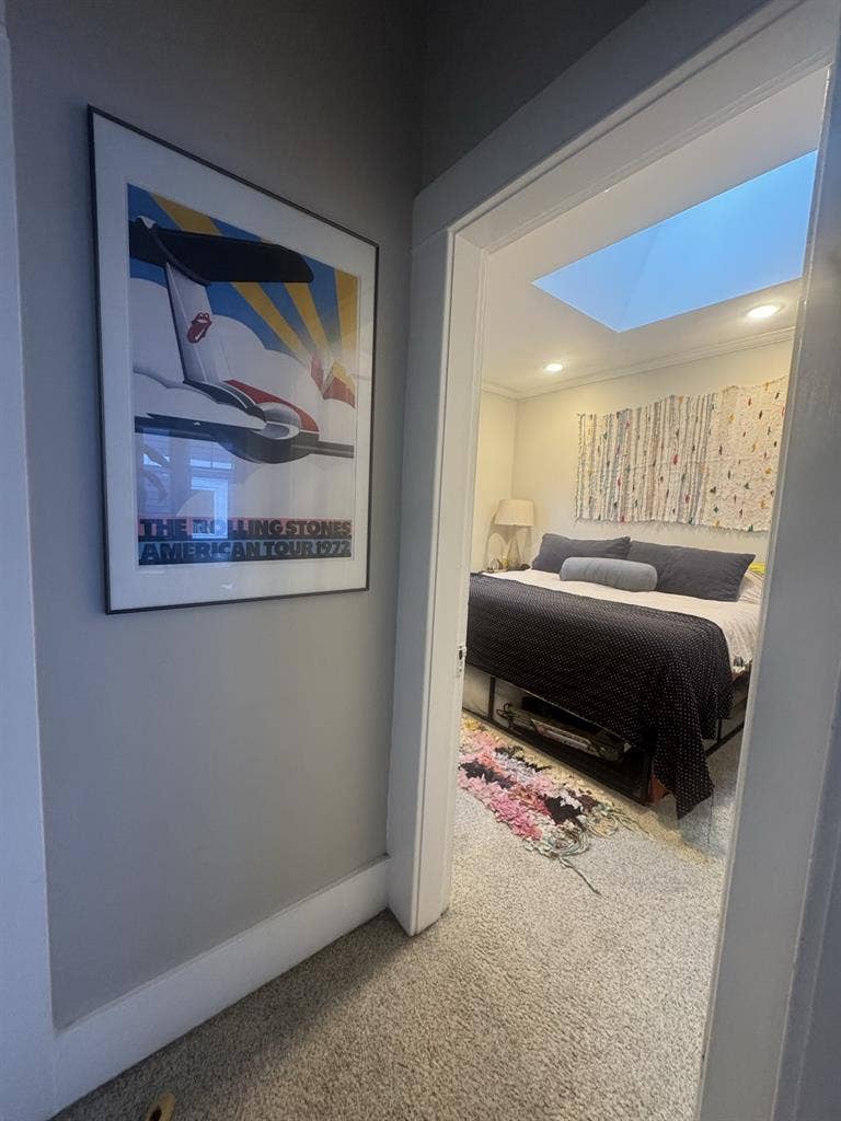 2 beds/private bath in shared house